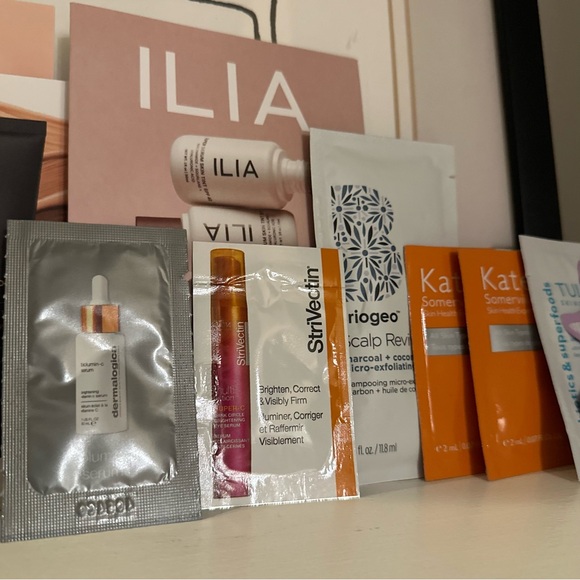 NEW 25-Piece Deluxe Sample Set with free Ulta bag peach colored - Picture 10 of 11